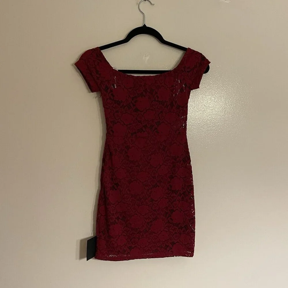 Lulus Women XS Flirty Thoughts Wine Red Lace Off-The-Shoulder Bodycon Dress NWT - Picture 12 of 12